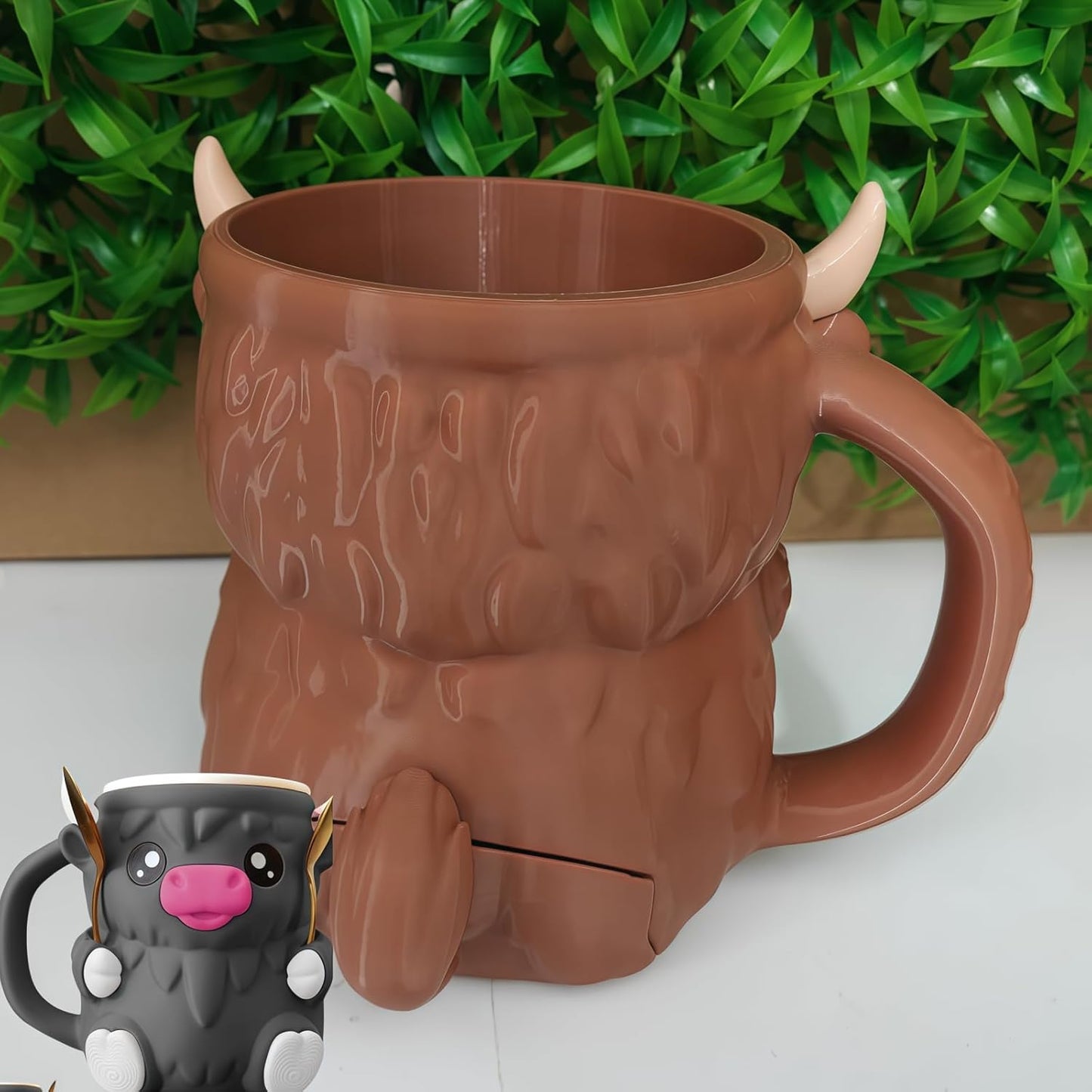 2025 New Ice Cream Pint Holder, Cow Ice Cream Pint Holder, with Antifreeze Handle and Two Spoons, Gift for Cream Lovers (Brown)